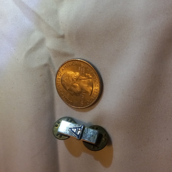 U.S.coast guard auxiliary pin - Picture 3 of 3